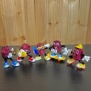 5 pc LOT VTG California Raisins Figures Roller Skate Boombox Surf Trumpet 80s 2”